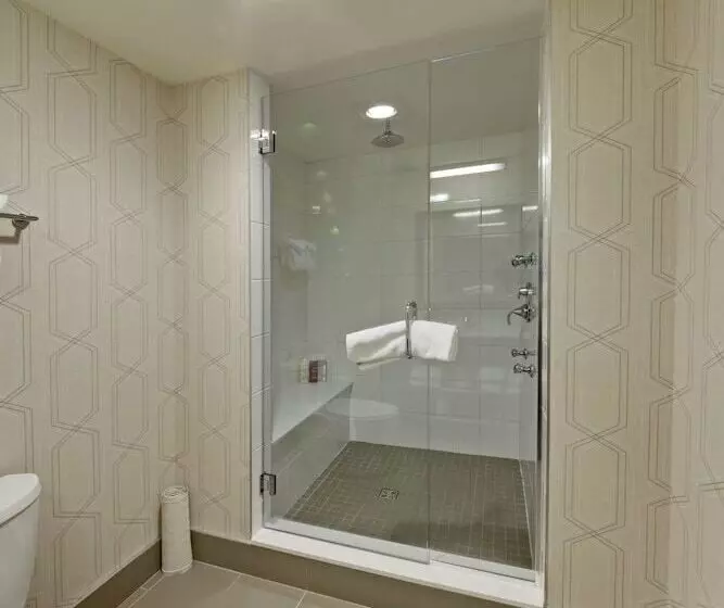 سوئیت جونیور پریمیوم, Coast Kamloops Hotel & Conference Centre