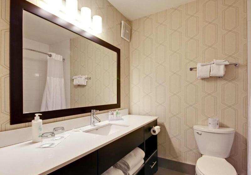 高级两卧套房, Coast Kamloops Hotel & Conference Centre