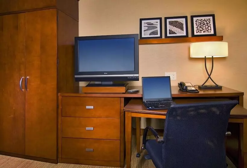 سوییت, Courtyard By Marriott Charleston Historic District
