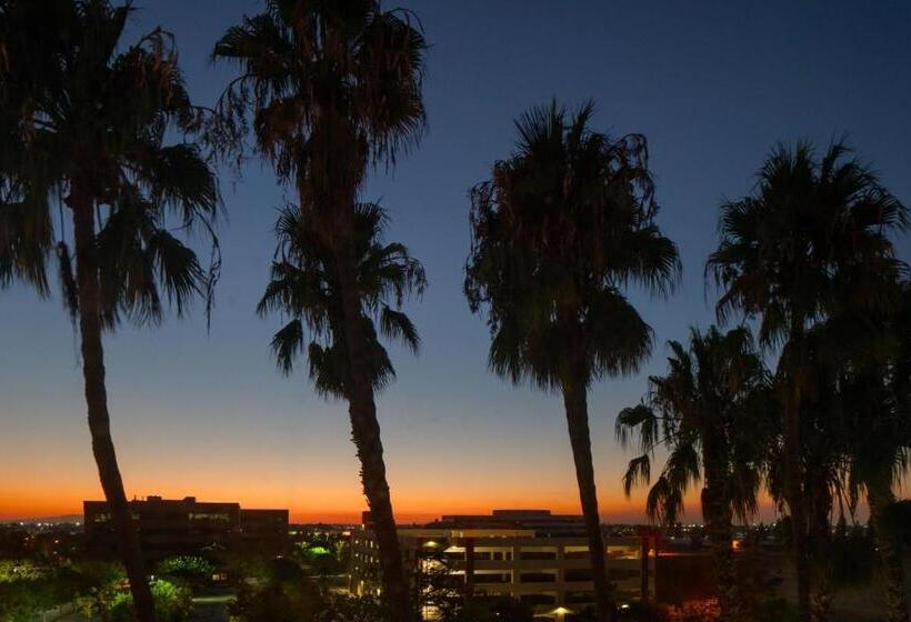 Люкс Executive Кровать Кинг, Courtyard By Marriott Cypress Anaheim / Orange County