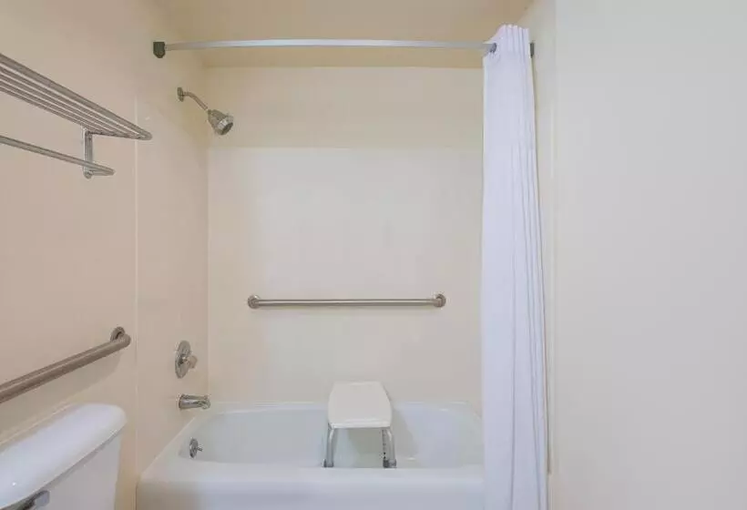 キングサイズベッドのスタンダードルーム, Days Inn By Wyndham Fremont