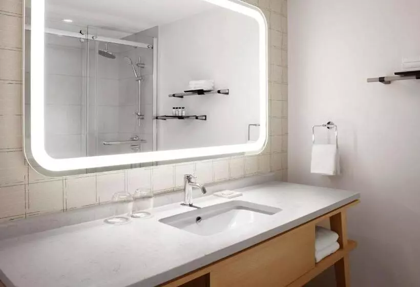 Standard-huone Parveke, Delta Hotels By Marriott Mont Sainte Anne, Resort & Convention Center