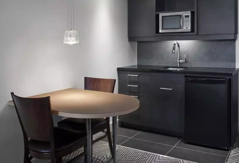 Standard-studio King-vuode, Delta Hotels By Marriott Mont Sainte Anne, Resort & Convention Center