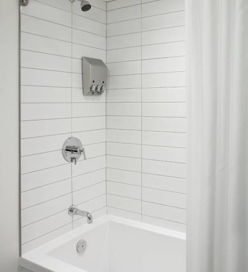 キングサイドベッドのスタンダードワンルーム, Delta Hotels By Marriott Mont Sainte Anne, Resort & Convention Center