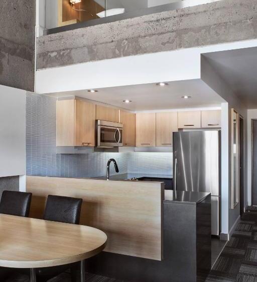 ペントハウスルーム, Delta Hotels By Marriott Mont Sainte Anne, Resort & Convention Center