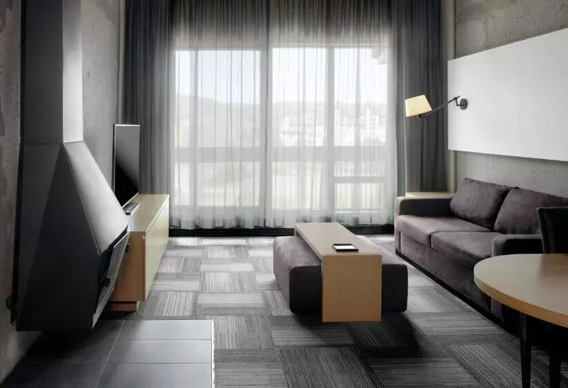 Ullakkohuone, Delta Hotels By Marriott Mont Sainte Anne, Resort & Convention Center