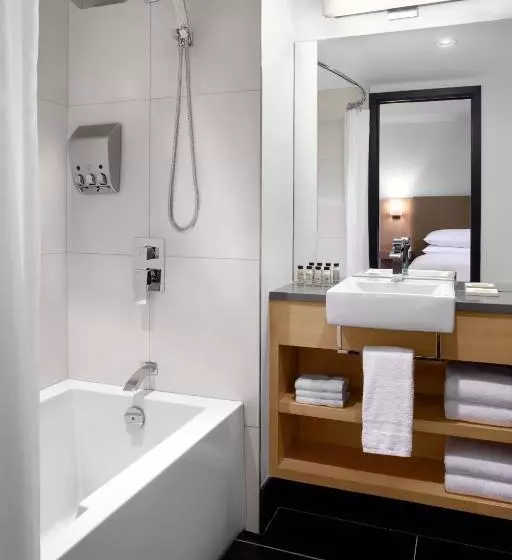 Ullakkosviitti, Delta Hotels By Marriott Mont Sainte Anne, Resort & Convention Center