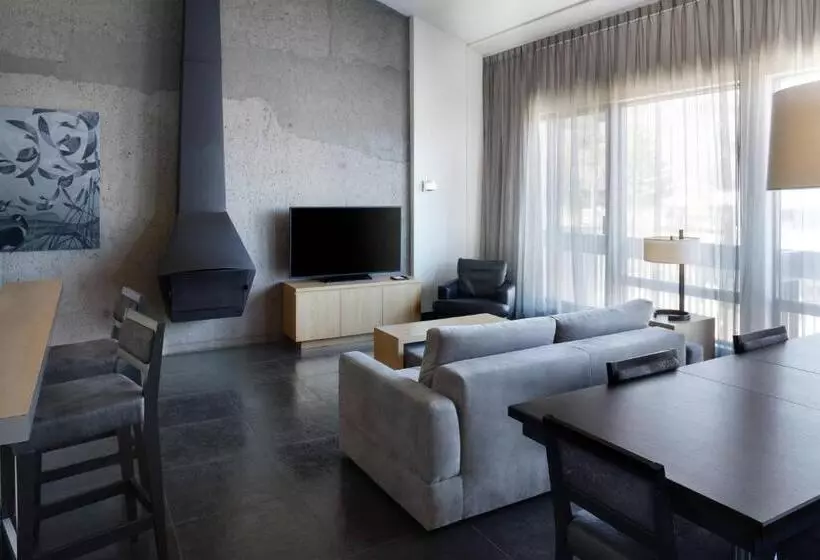Ullakkosviitti, Delta Hotels By Marriott Mont Sainte Anne, Resort & Convention Center