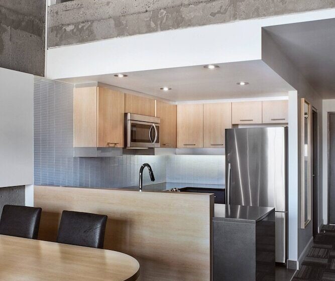 ペントハウスルーム, Delta Hotels By Marriott Mont Sainte Anne, Resort & Convention Center