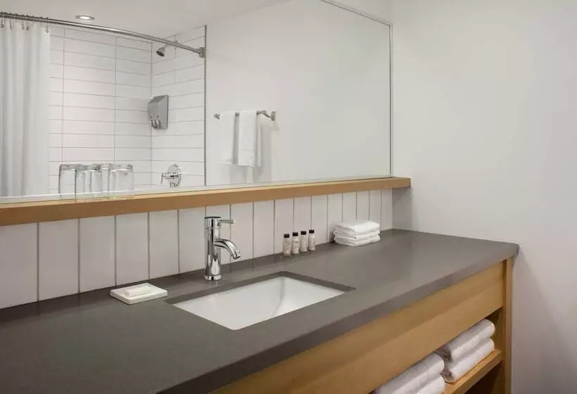 Ullakkohuone, Delta Hotels By Marriott Mont Sainte Anne, Resort & Convention Center