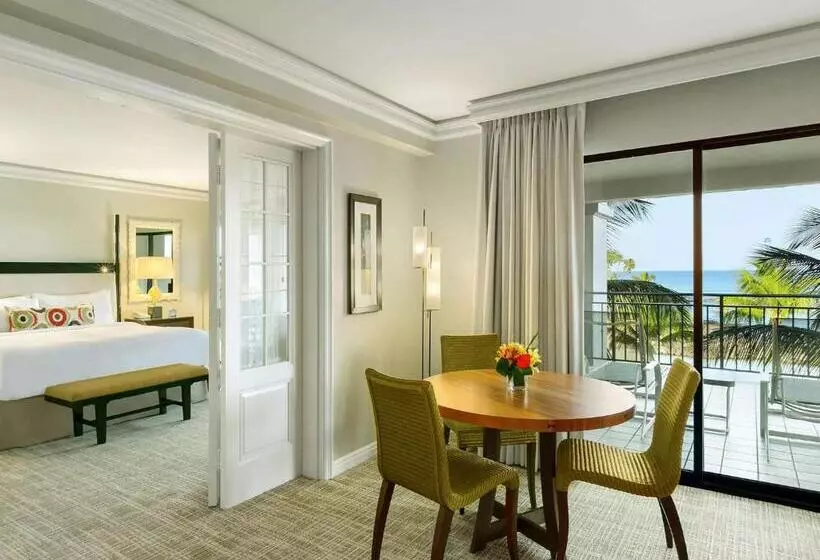 キングサイズベッドのデラックススイート, Fairmont Orchid