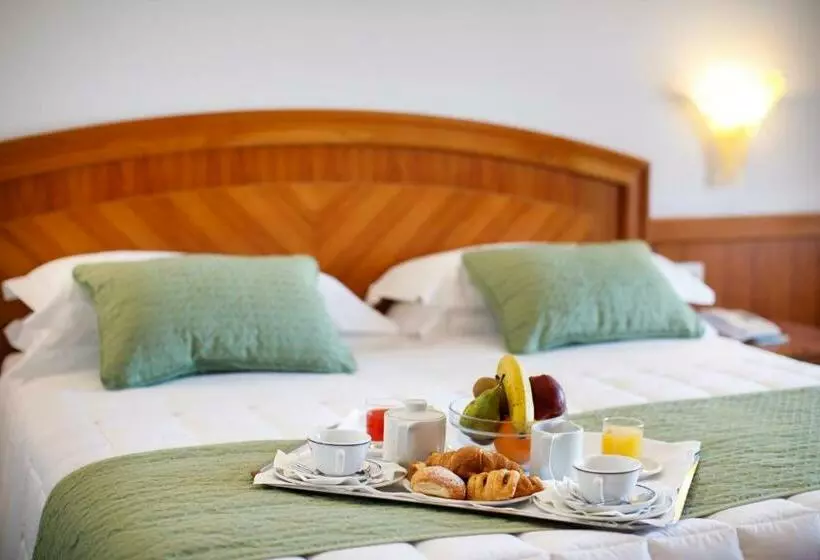 اتاق استاندارد سه نفره, Grand Hotel Cesare Augusto