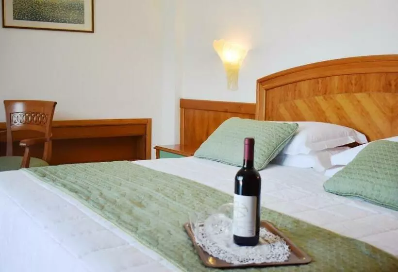 اتاق استاندارد سه نفره, Grand Hotel Cesare Augusto