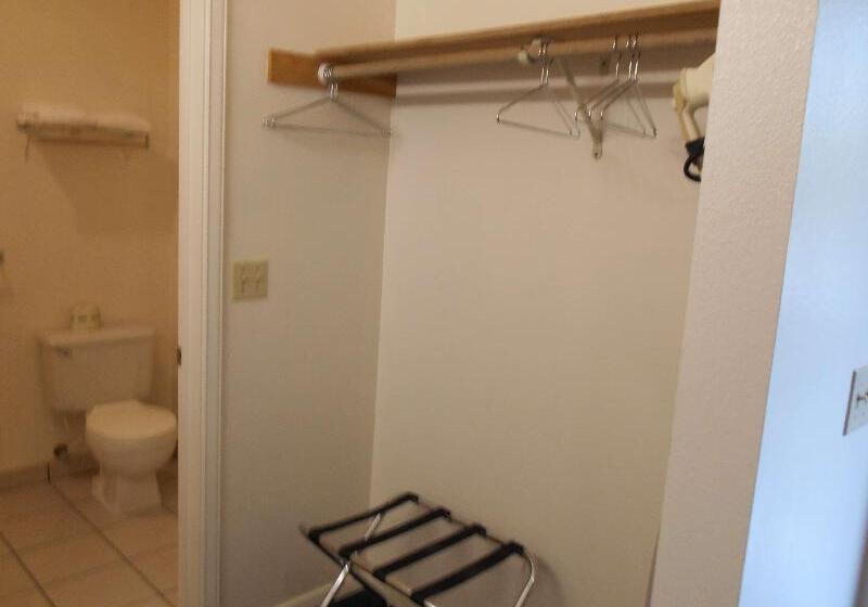 이그제큐티브 룸 킹사이즈 침대, Guesthouse Inn Enumclaw