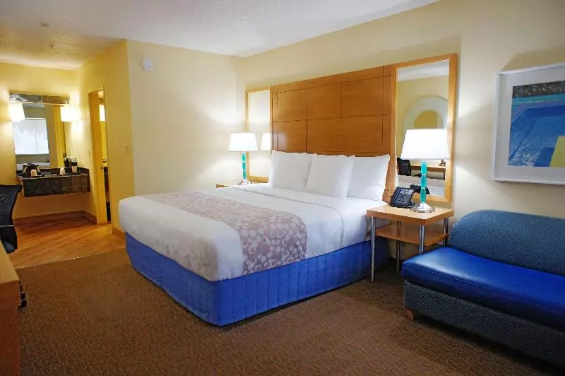 キングサイズベッドのスタンダードルーム, La Quinta By Wyndham Fort Lauderdale Pompano Beach
