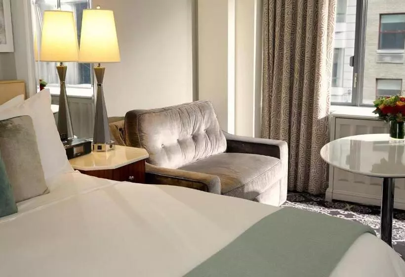 Standard-studio King-vuode, Loews Regency New York