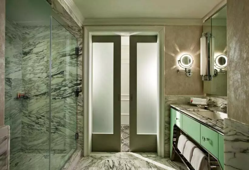 Deluxe-huone, Loews Regency New York