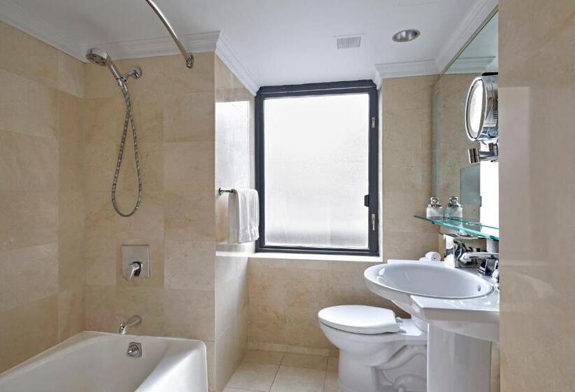 سوییت, Loews Regency  New York
