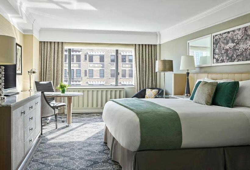 标准三人间, Loews Regency New York