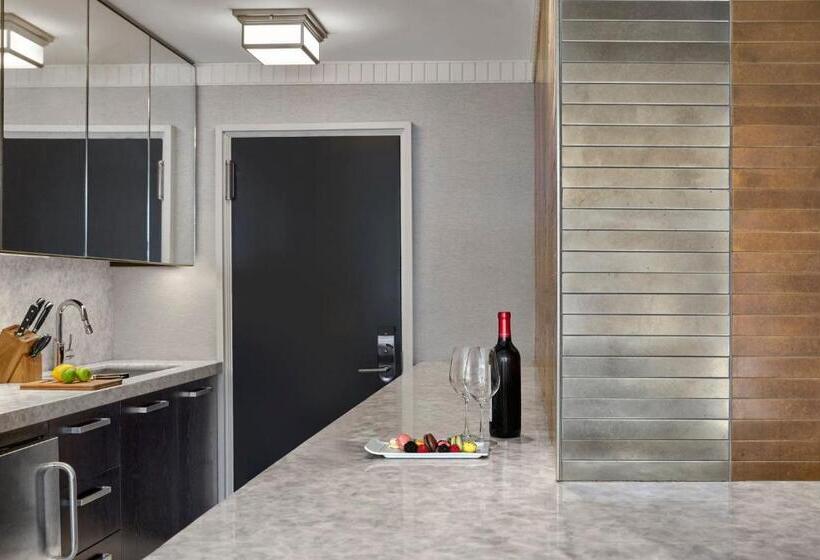 带1个卧室的经典公寓, Loews Regency New York