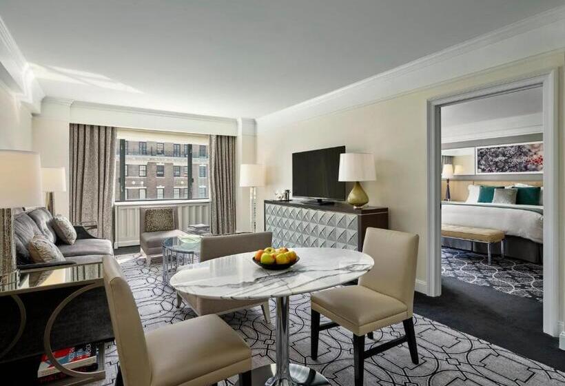 带露台的套间, Loews Regency New York