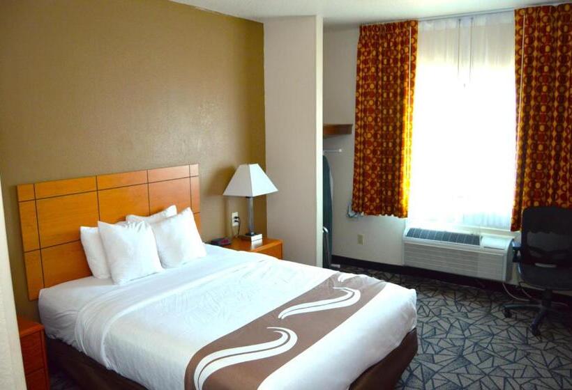 חדר סטנדרט מותאם לאדם עם מוגבלויות, Quality Inn Coralville   Iowa River Landing