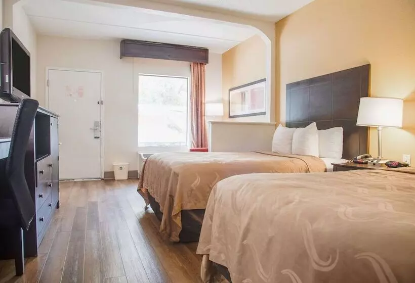 ２ダブルベッドのスタンダードルーム, Quality Inn & Suites Aiken