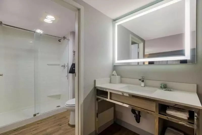 اتاق استاندارد با تخت بزرگ, Best Western Diamond Bar Hotel & Suites