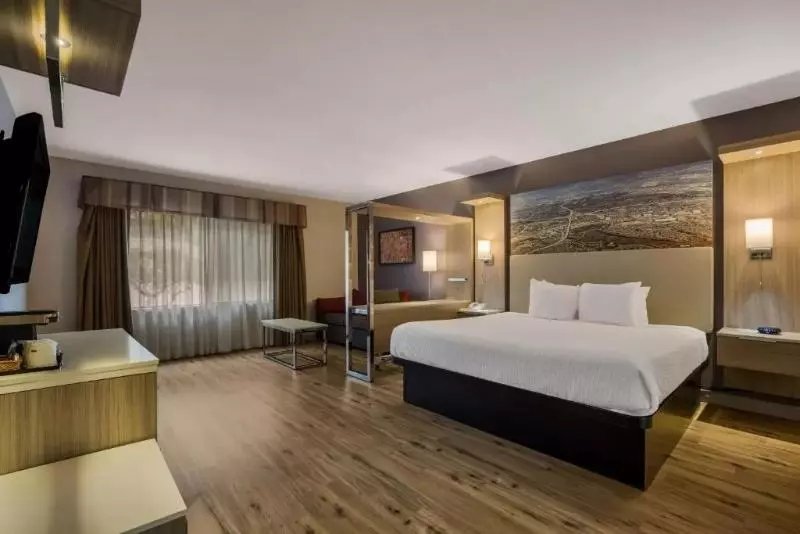 اتاق استاندارد با تخت بزرگ, Best Western Diamond Bar Hotel & Suites