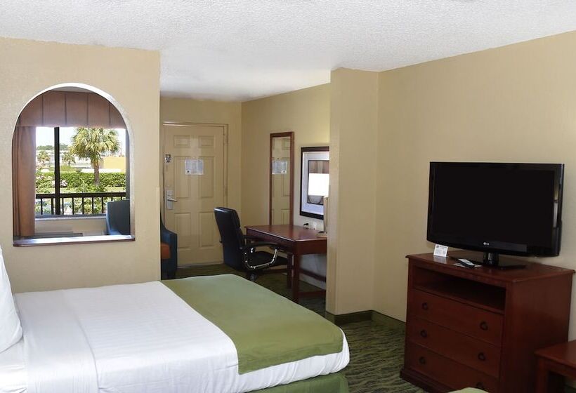 스위트, Baymont By Wyndham Orlando East