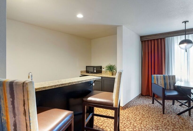 Люкс, Best Western Plus Mill Creek Inn