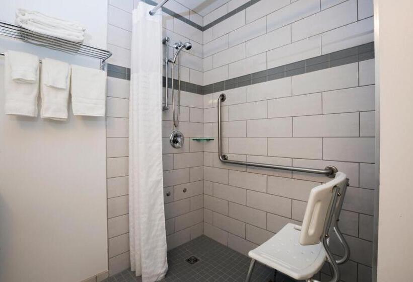 غرفة قياسية لذوى الاحتياجات الخاصة, Tower Inn & Suites