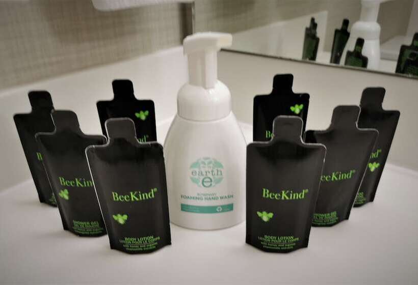 اتاق استاندارد با 2 تخت دوبل, Coast Victoria Hotel & Marina By Apa