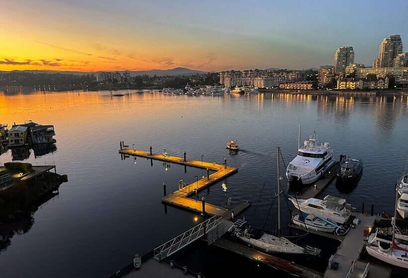 اتاق استاندارد با 2 تخت دوبل, Coast Victoria Hotel & Marina By Apa