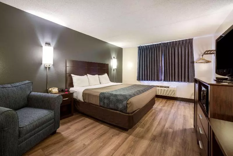 キングサイズベッドのスタンダードルーム, Econo Lodge Darien Lakes