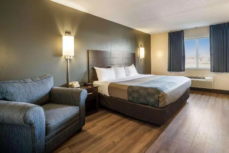 キングサイズベッドのスタンダードルーム, Econo Lodge Darien Lakes