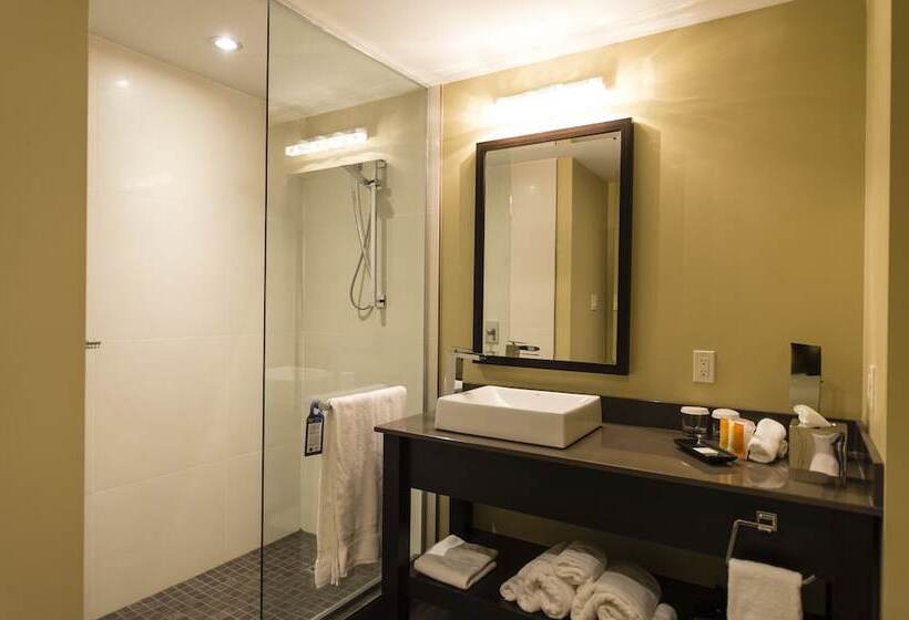 Номер Deluxe, Levesque