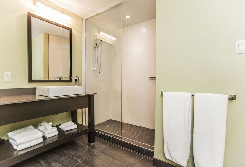 Номер Deluxe, Levesque