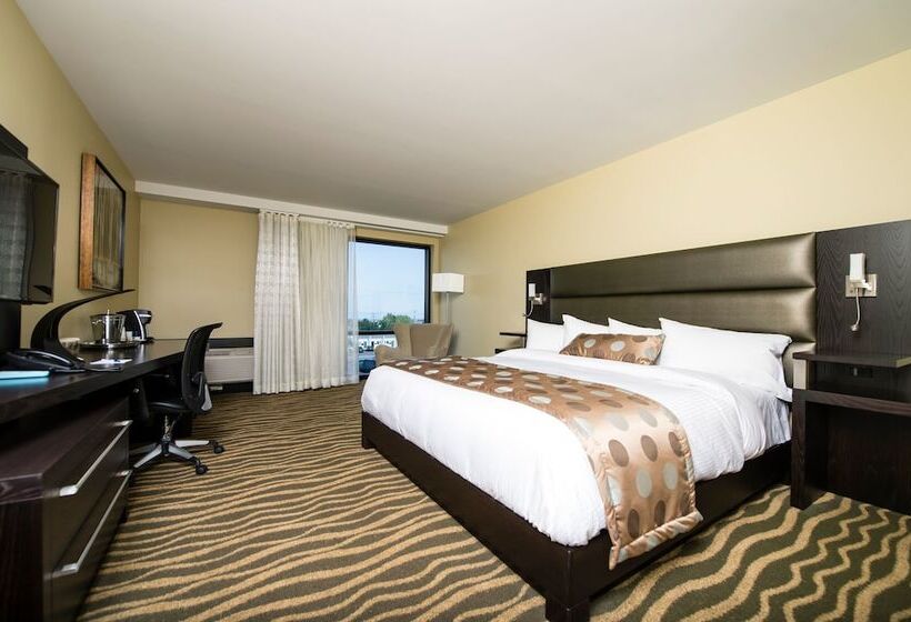 Номер Deluxe, Levesque