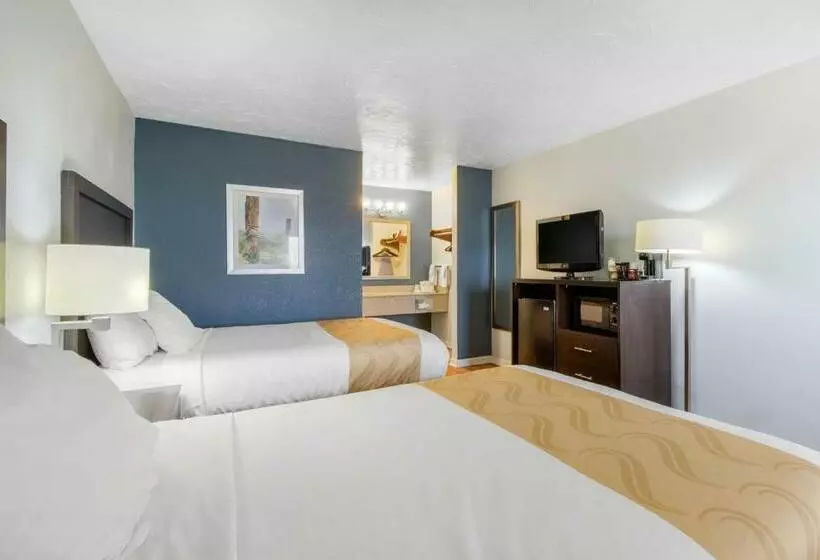 ２ダブルベッドのスタンダードルーム, Quality Inn Carolina Oceanfront