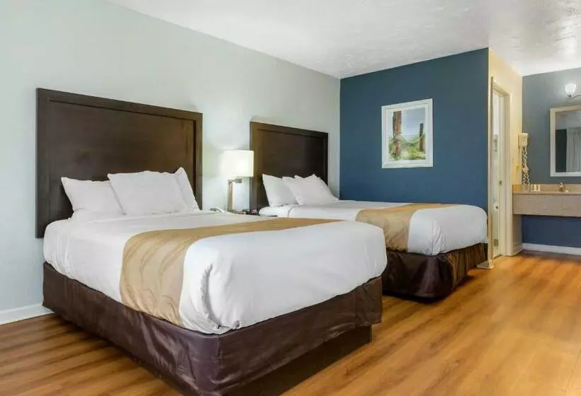 ２ダブルベッドのスタンダードルーム, Quality Inn Carolina Oceanfront