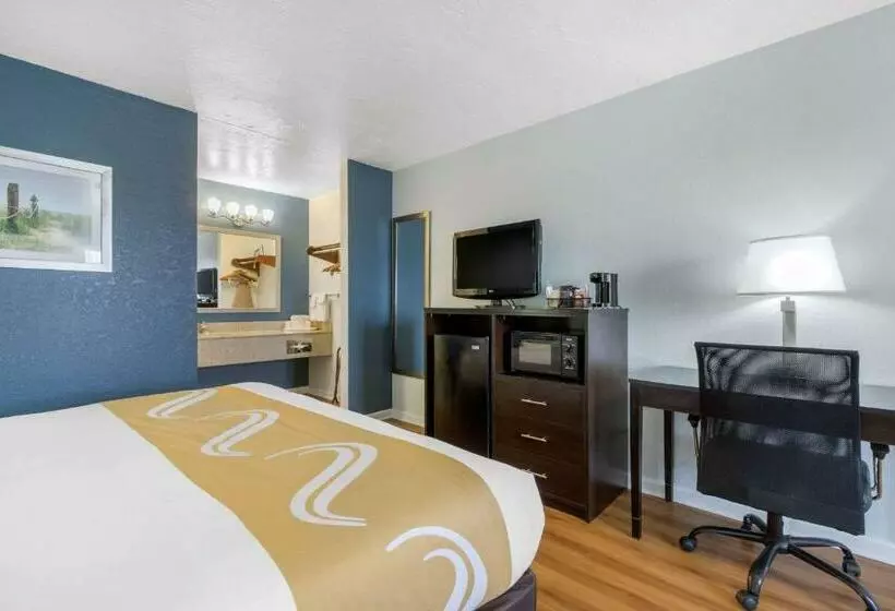 キングサイズベッドのスタンダードルーム, Quality Inn Carolina Oceanfront