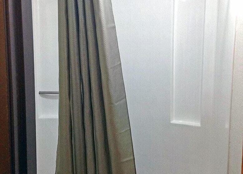 غرفه قياسيه سريرين مزدوجين, Motel 6 Omaha, Ne