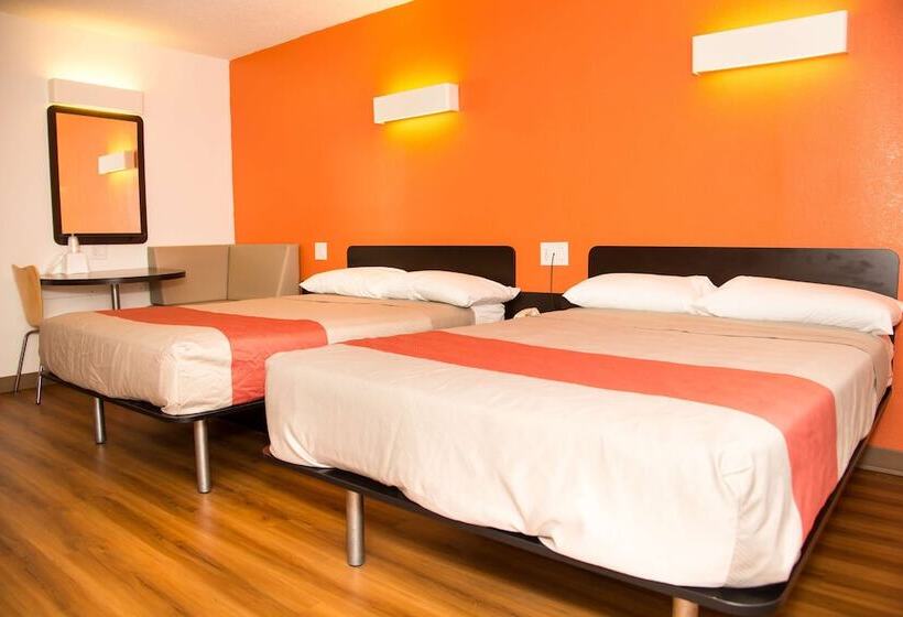 غرفه قياسيه سريرين مزدوجين, Motel 6 Omaha, Ne