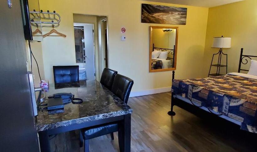 Family Suite, Port O Call Inn