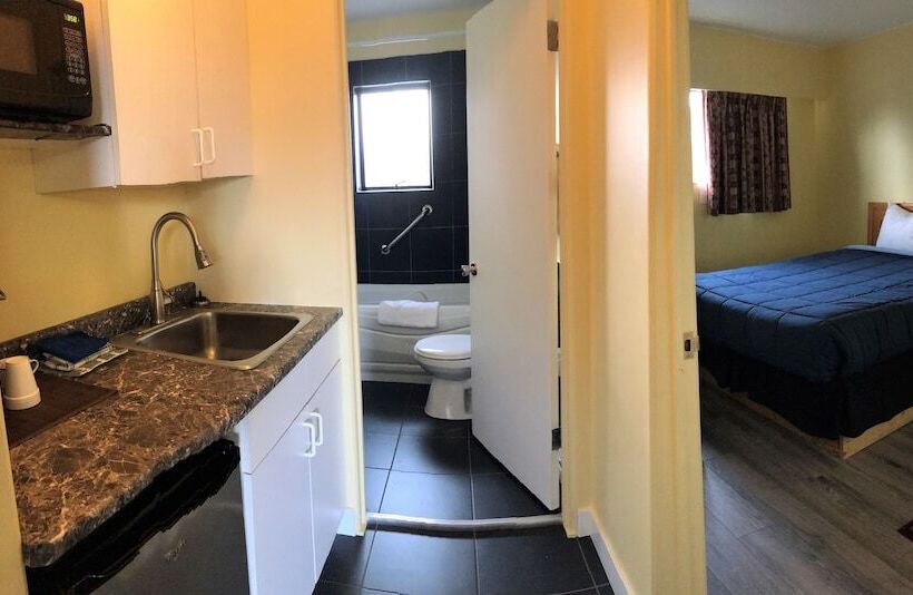 Семейный Номер, Port O Call Inn