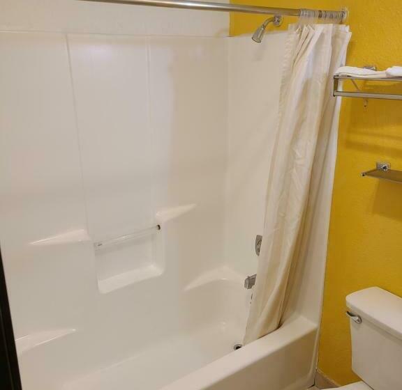 جناح, Travelodge By Wyndham Stockton