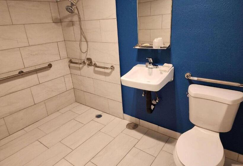 غرفة قياسية سرير كينج لذوى الإحتياجات الخاصة, Travelodge By Wyndham Stockton