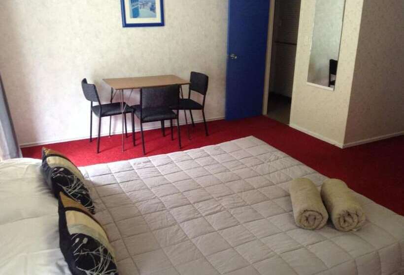 스탠다드 스튜디오, Carrington Motel