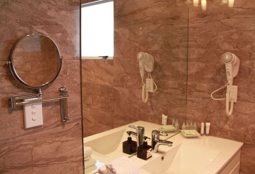 프리미엄 스튜디오, Asure Camelot Arms Motor Lodge